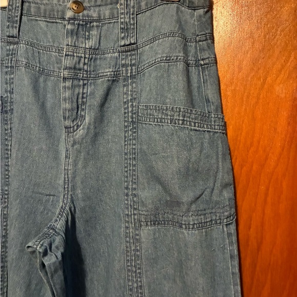 American Eagle High-Waisted Wide Leg Denim Pants - Picture 2 of 4